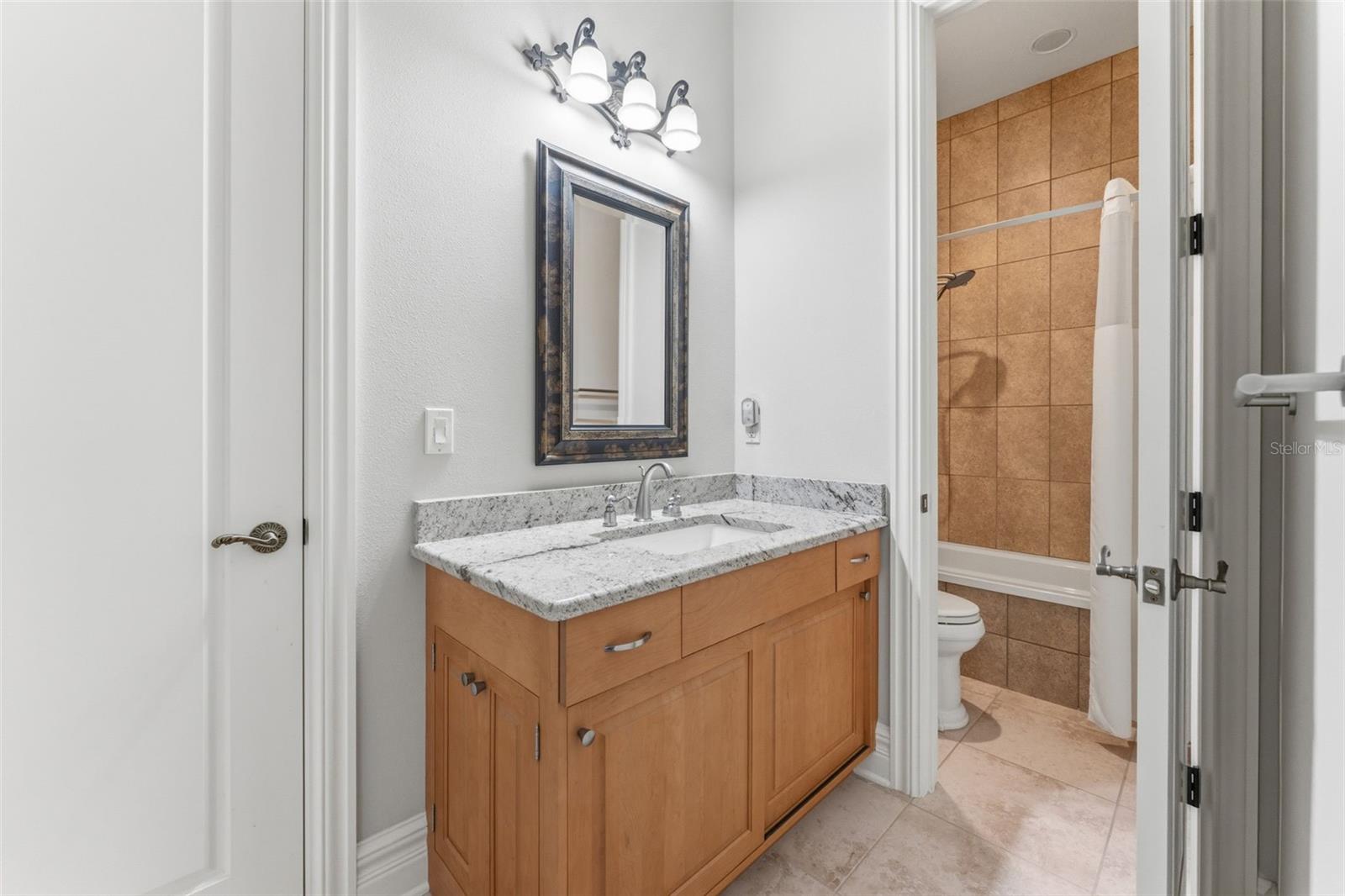Listing photo id 35 for 18901 Lakes Edge Way
