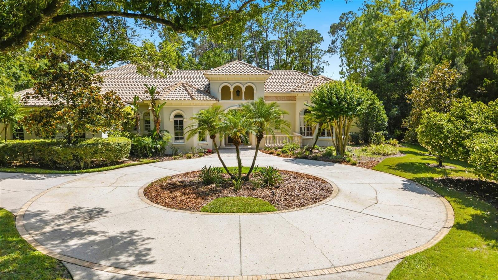 Listing photo id 2 for 18901 Lakes Edge Way