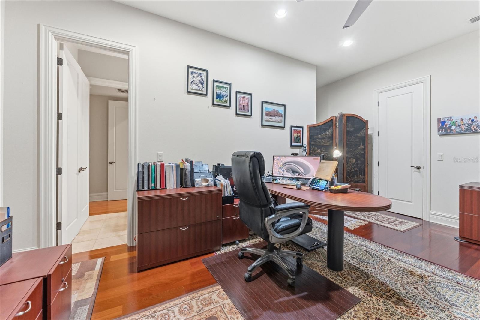 Listing photo id 38 for 18901 Lakes Edge Way