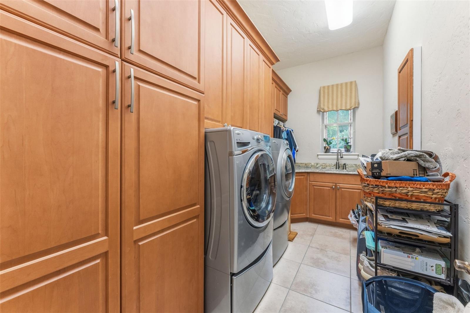 Listing photo id 40 for 18901 Lakes Edge Way