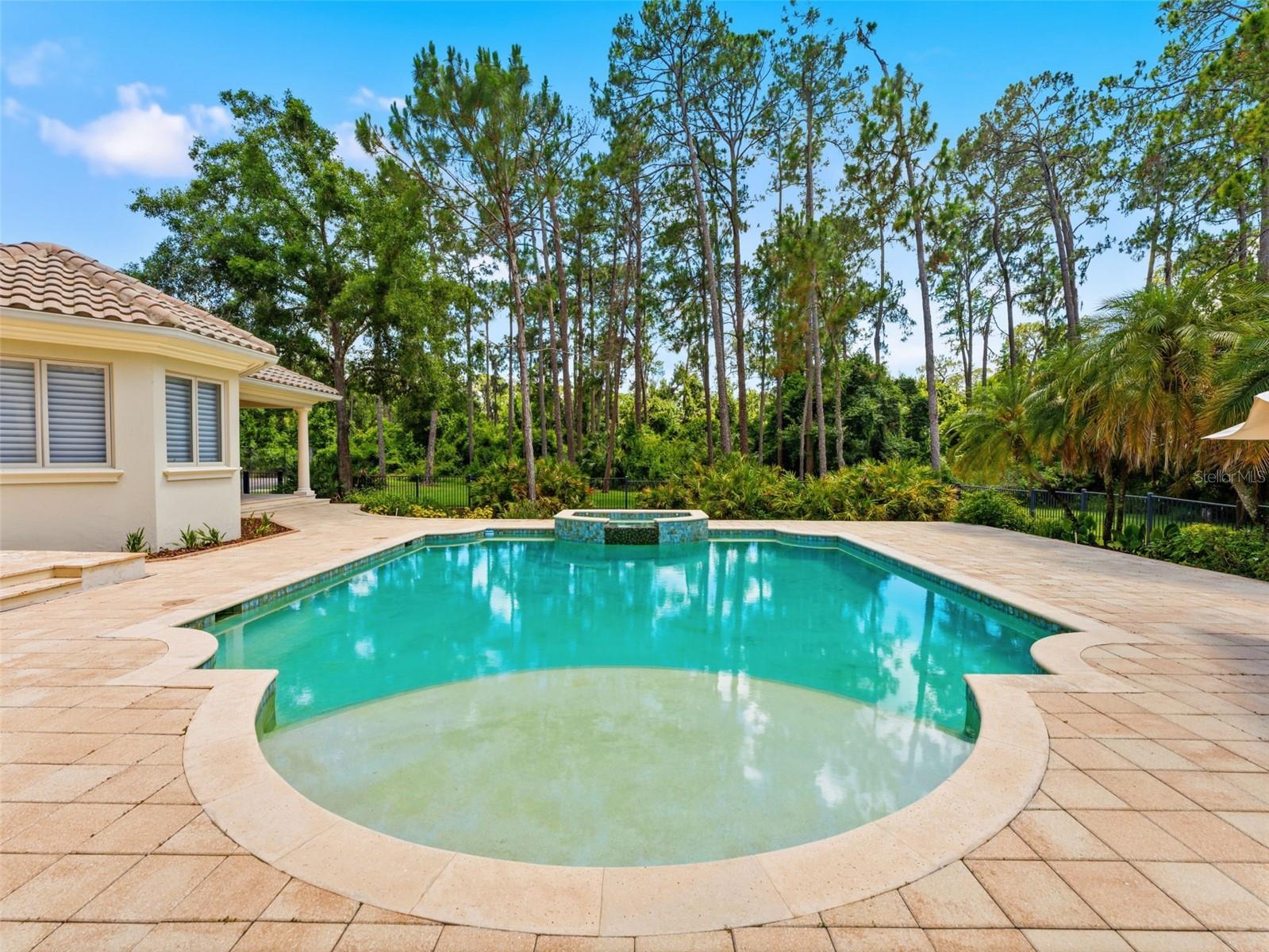 Listing photo id 46 for 18901 Lakes Edge Way