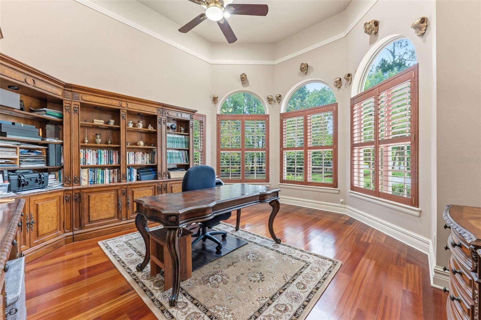 Listing photo id 3 for 18901 Lakes Edge Way