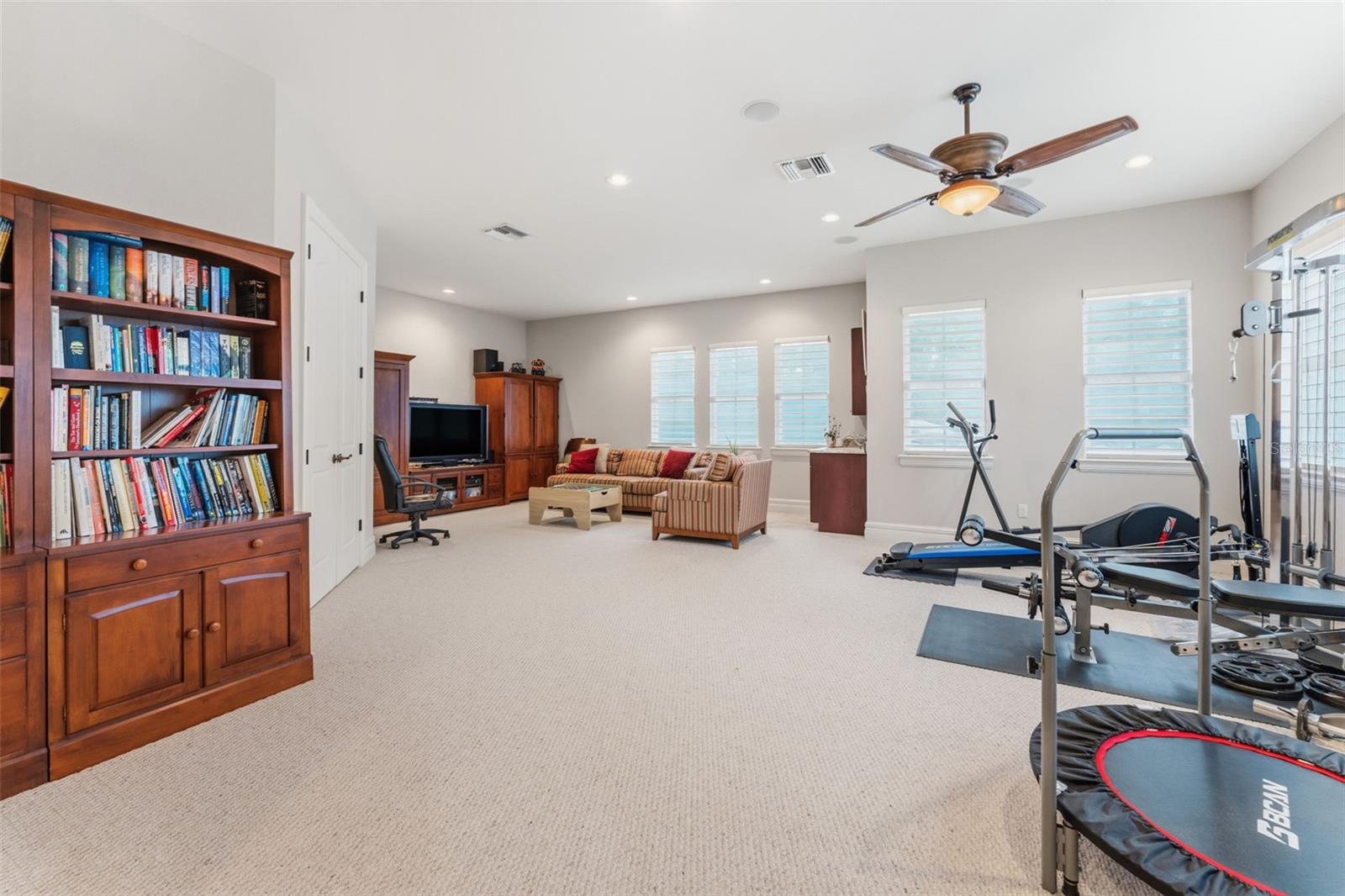 Listing photo id 52 for 18901 Lakes Edge Way