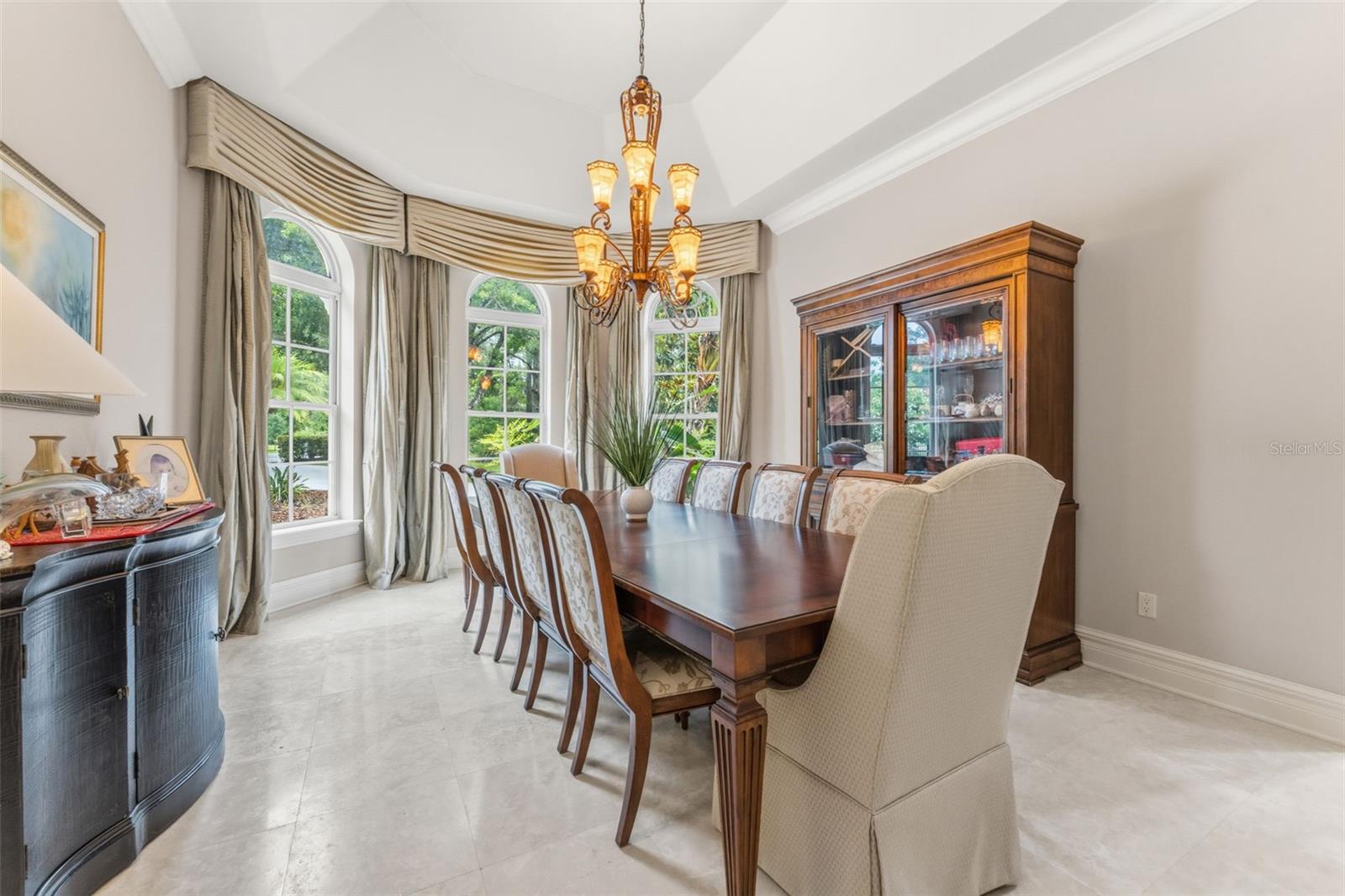 Listing photo id 4 for 18901 Lakes Edge Way