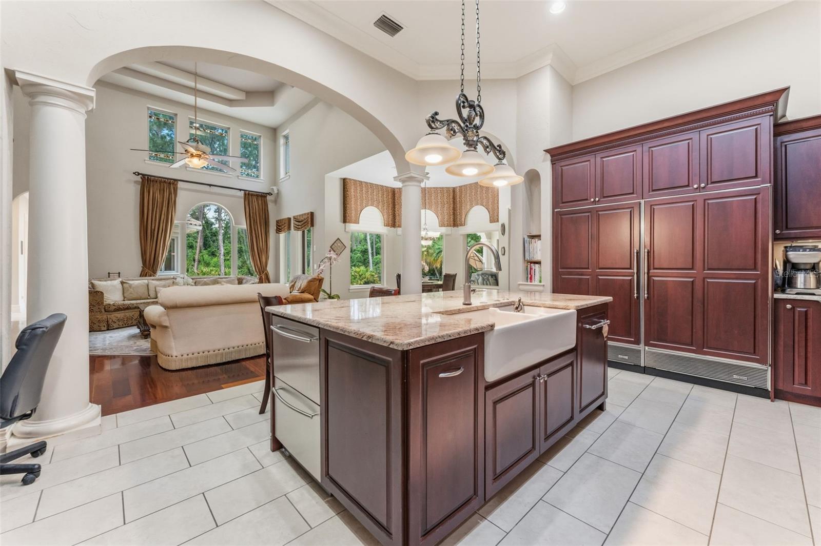 Listing photo id 5 for 18901 Lakes Edge Way