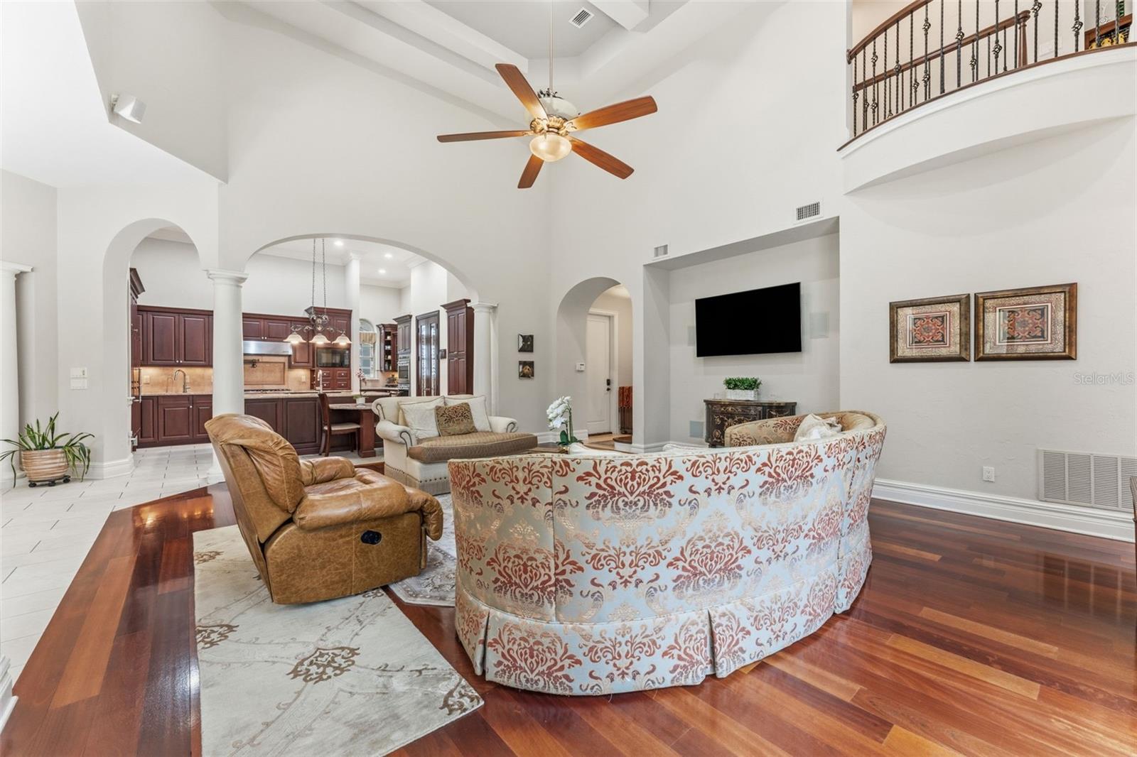 Listing photo id 75 for 18901 Lakes Edge Way