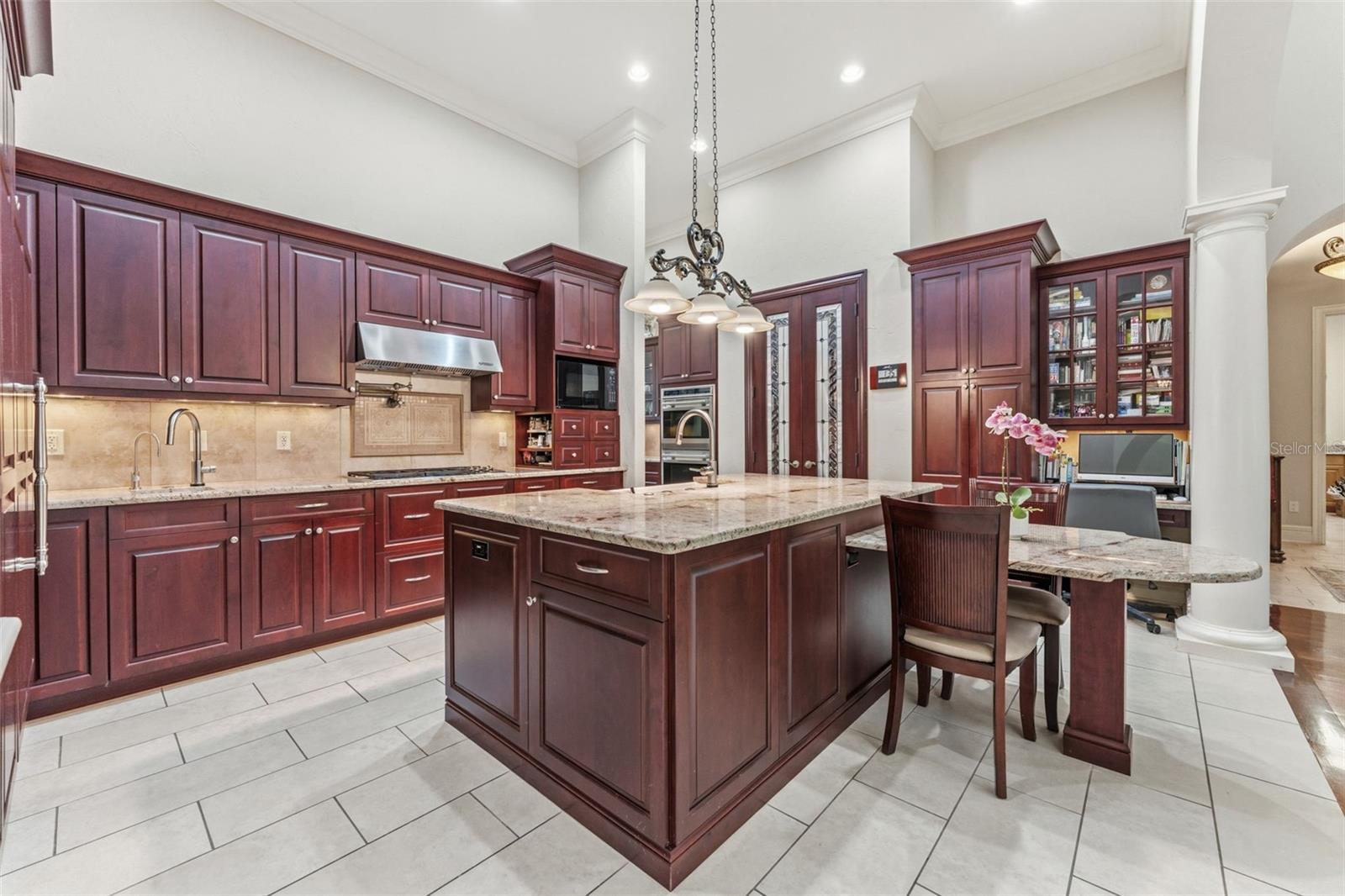 Listing photo id 76 for 18901 Lakes Edge Way