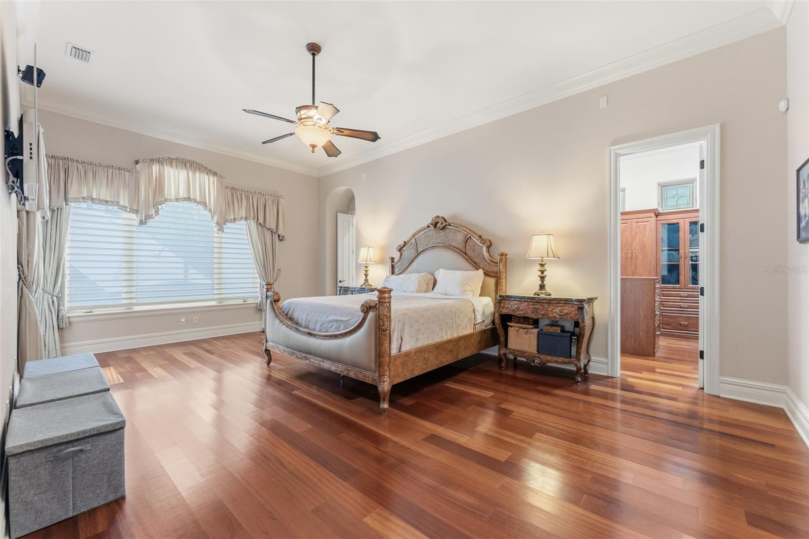 Listing photo id 6 for 18901 Lakes Edge Way