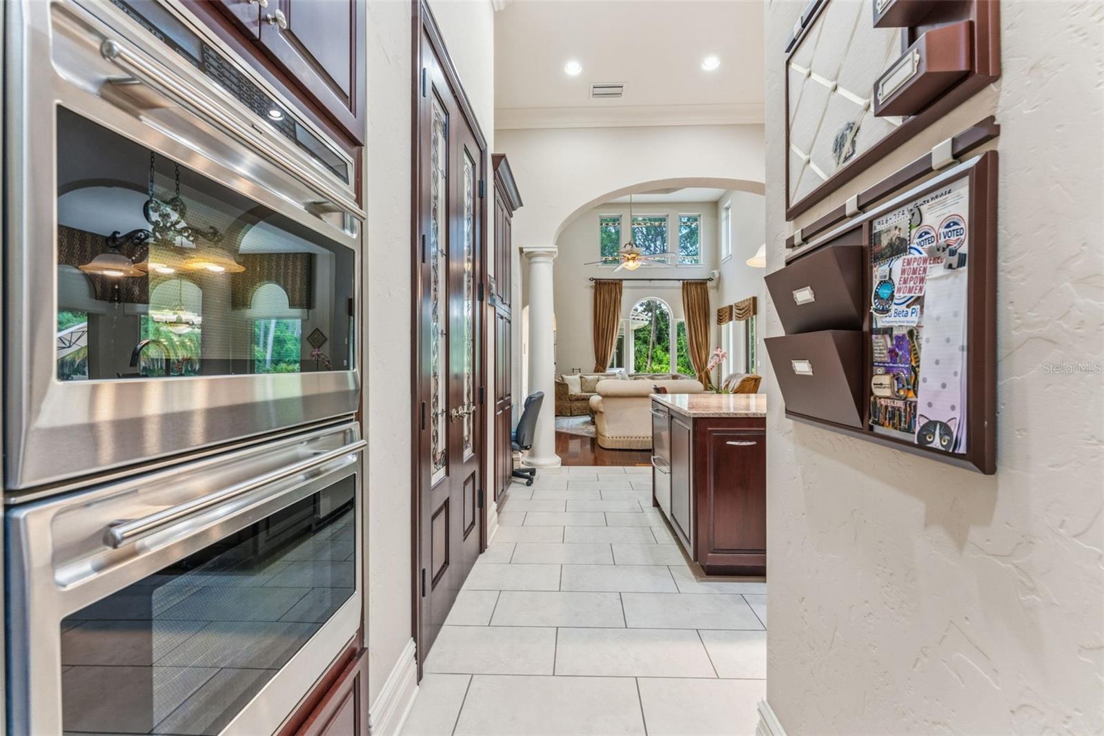 Listing photo id 78 for 18901 Lakes Edge Way
