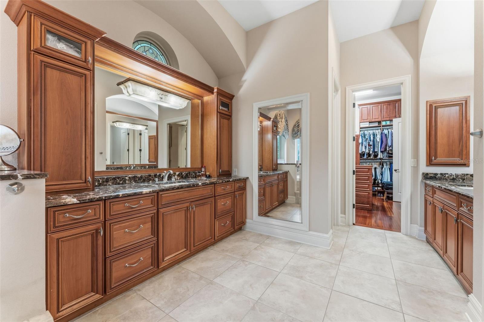 Listing photo id 82 for 18901 Lakes Edge Way