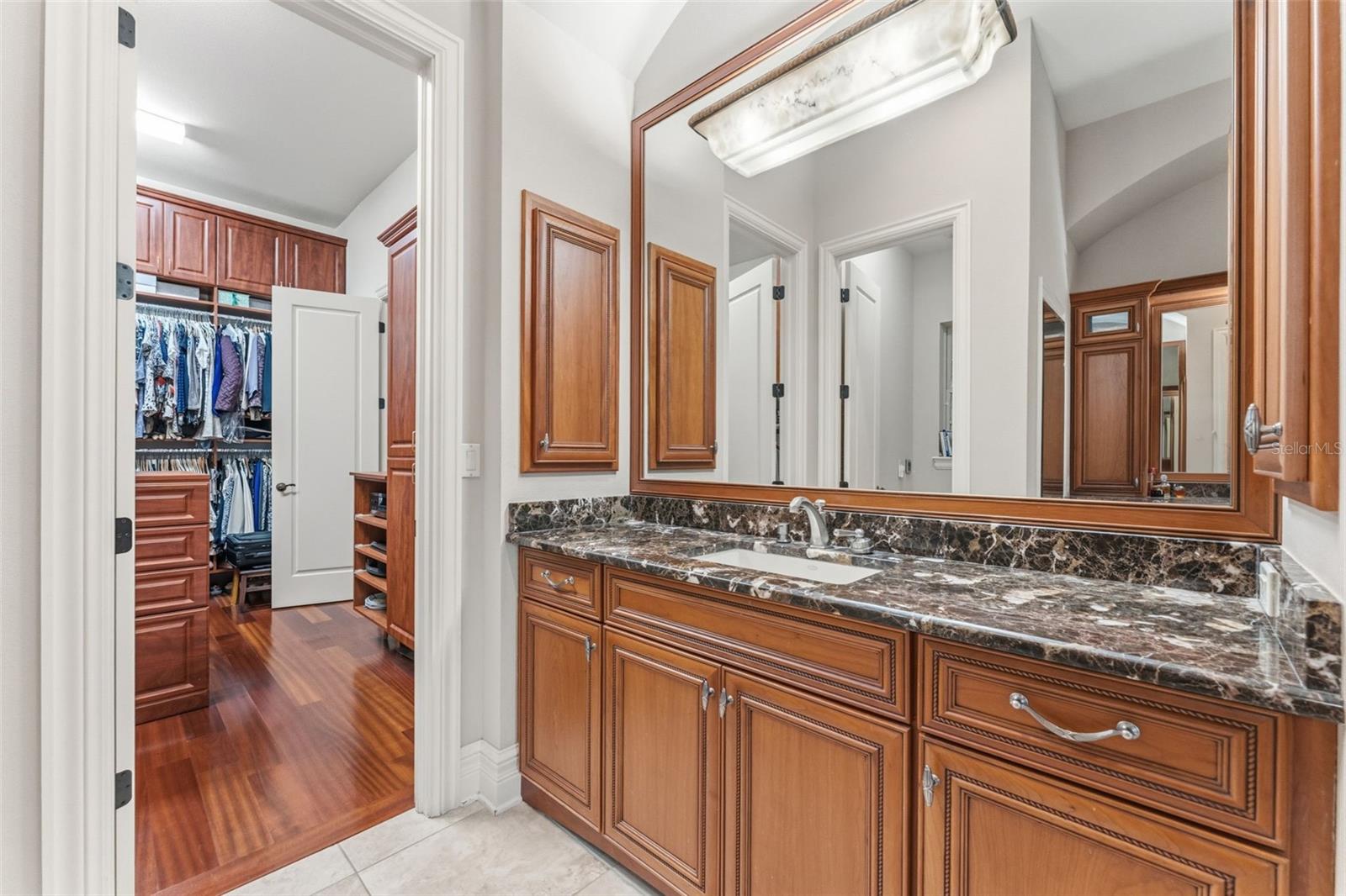 Listing photo id 83 for 18901 Lakes Edge Way