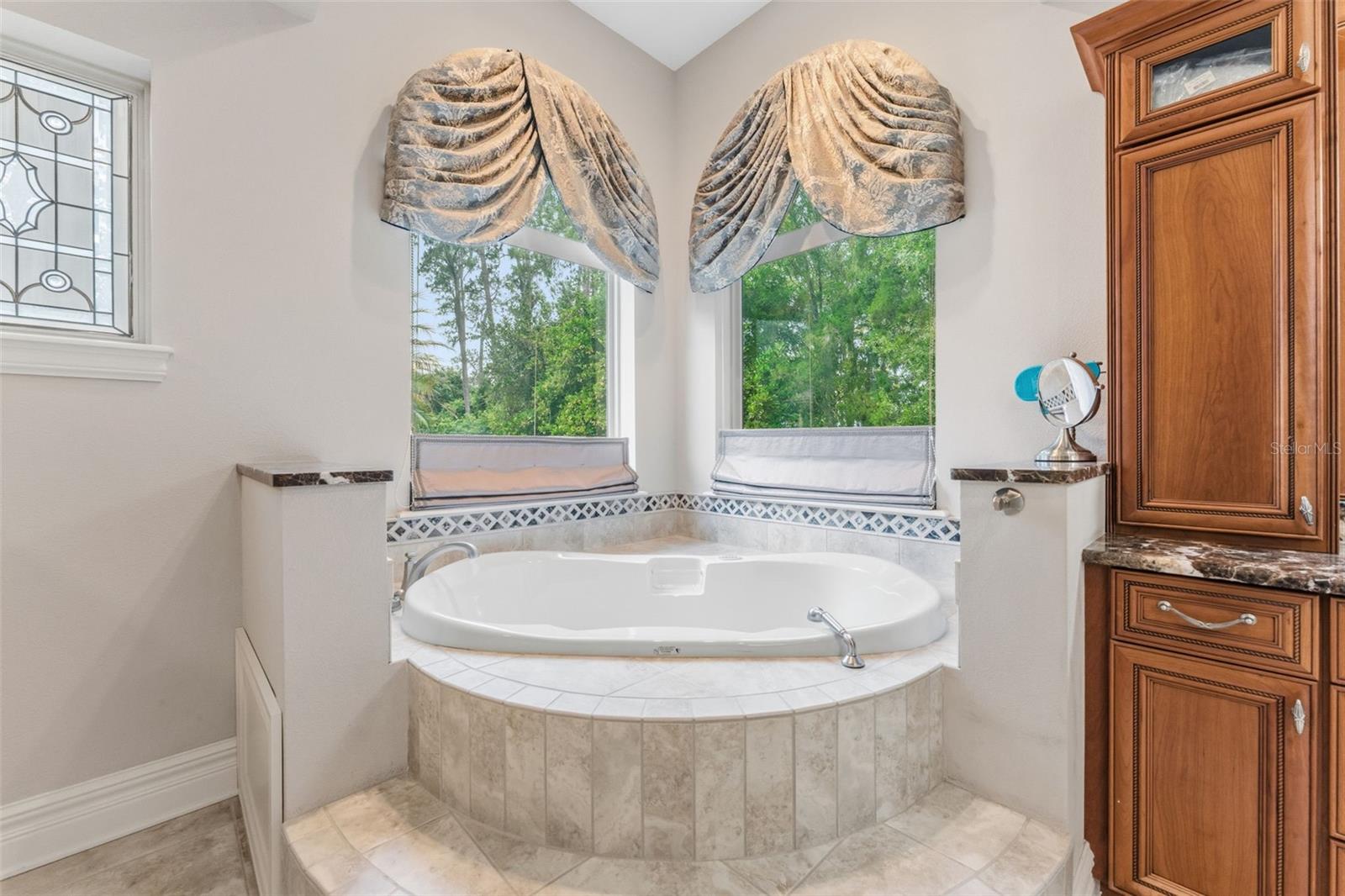 Listing photo id 84 for 18901 Lakes Edge Way