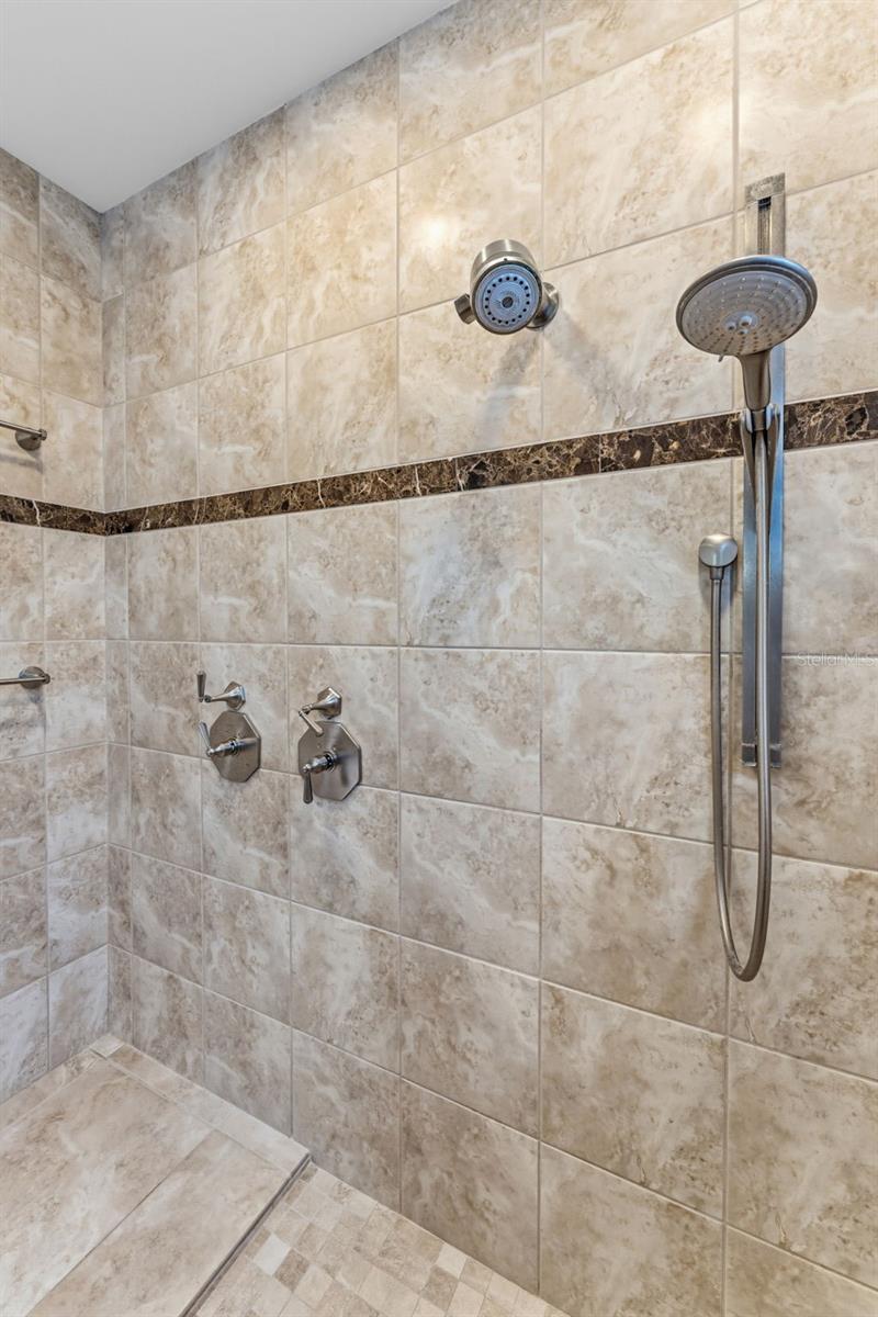 Listing photo id 85 for 18901 Lakes Edge Way