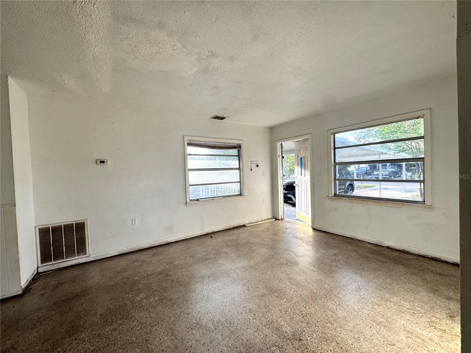 Image 7 of 32 For 3736 15th Terrace Se