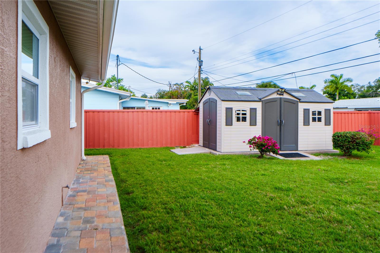 Image 22 of 67 For 4350 37th Avenue N