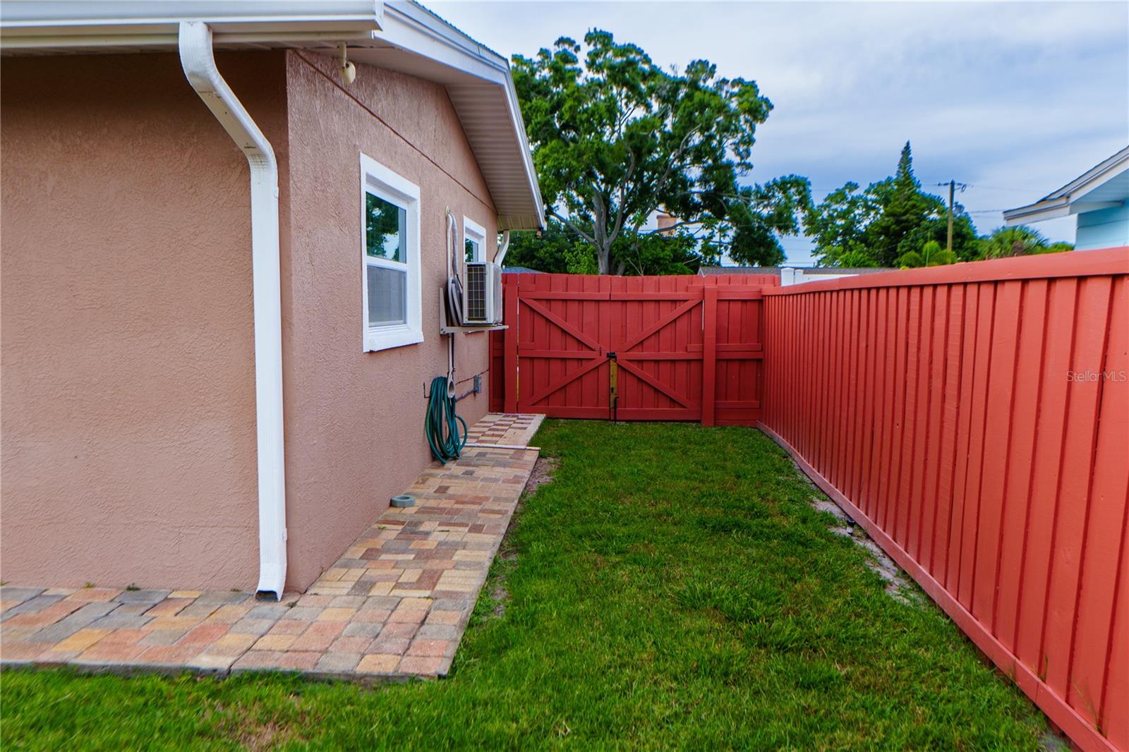 Image 23 of 67 For 4350 37th Avenue N
