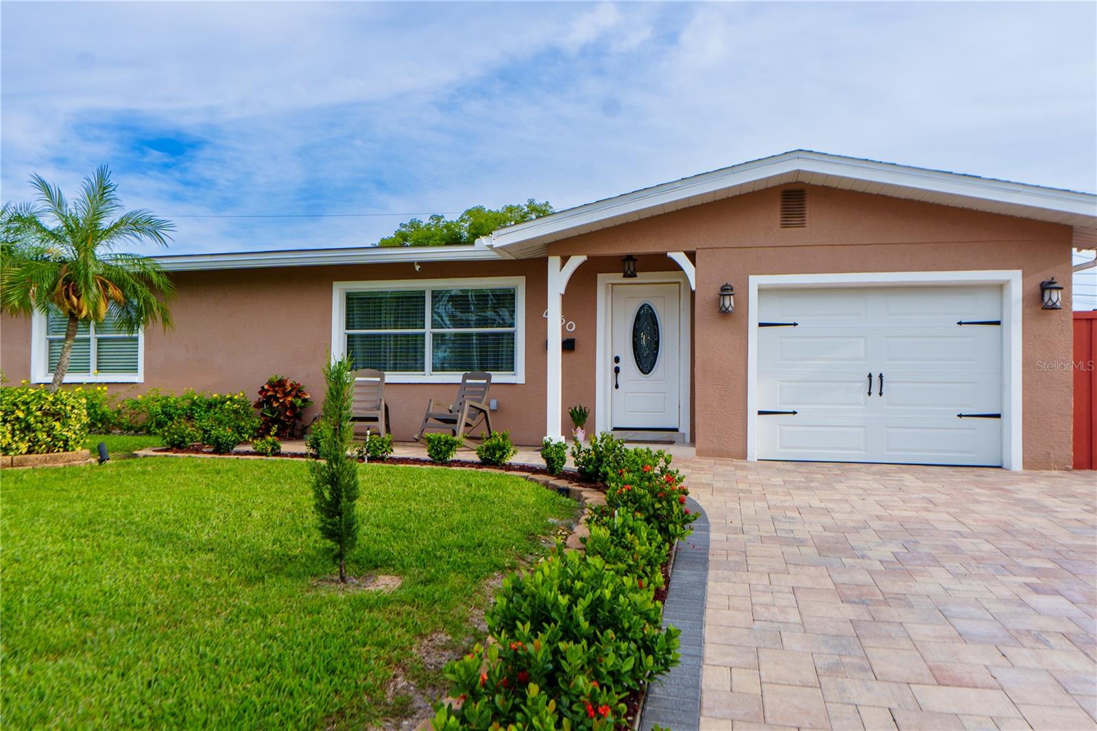Image 4 of 67 For 4350 37th Avenue N