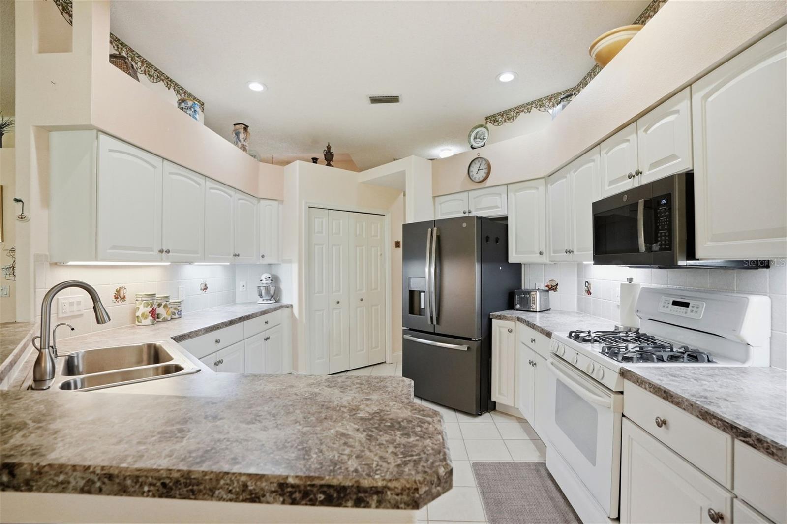 Image 15 of 69 For 1430 Canberley Court