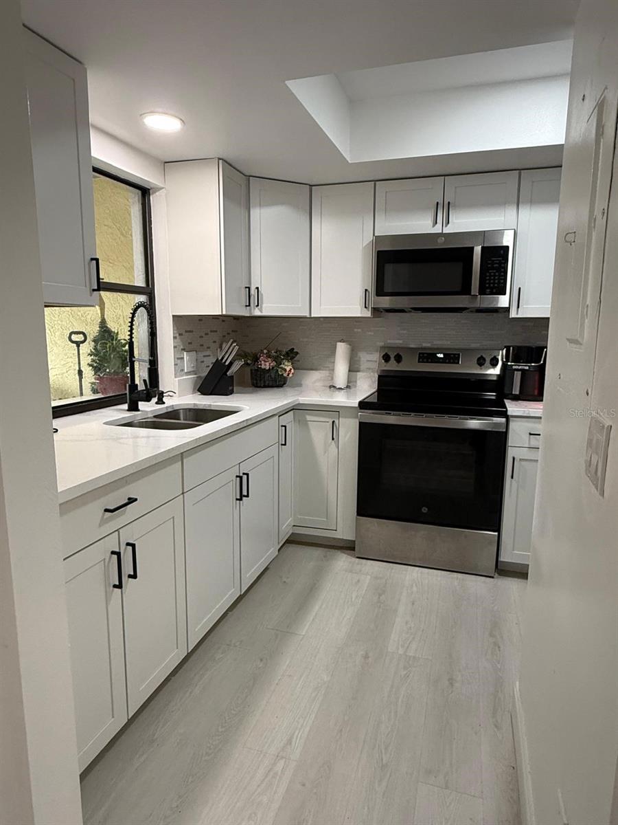 Image 11 of 21 For 13610 Village Drive 4303