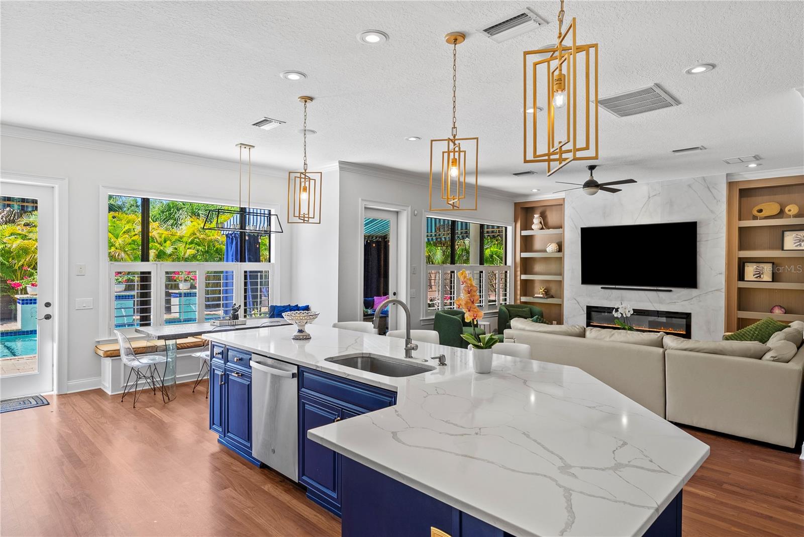 Image 3 of 50 For 3114 Bay Villa Avenue