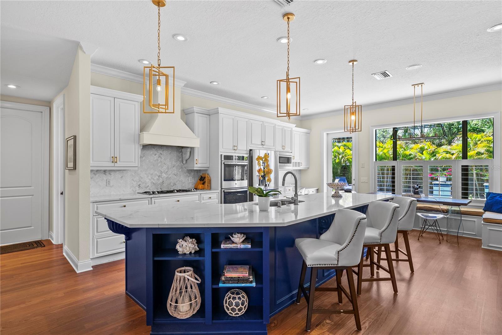 Image 4 of 50 For 3114 Bay Villa Avenue
