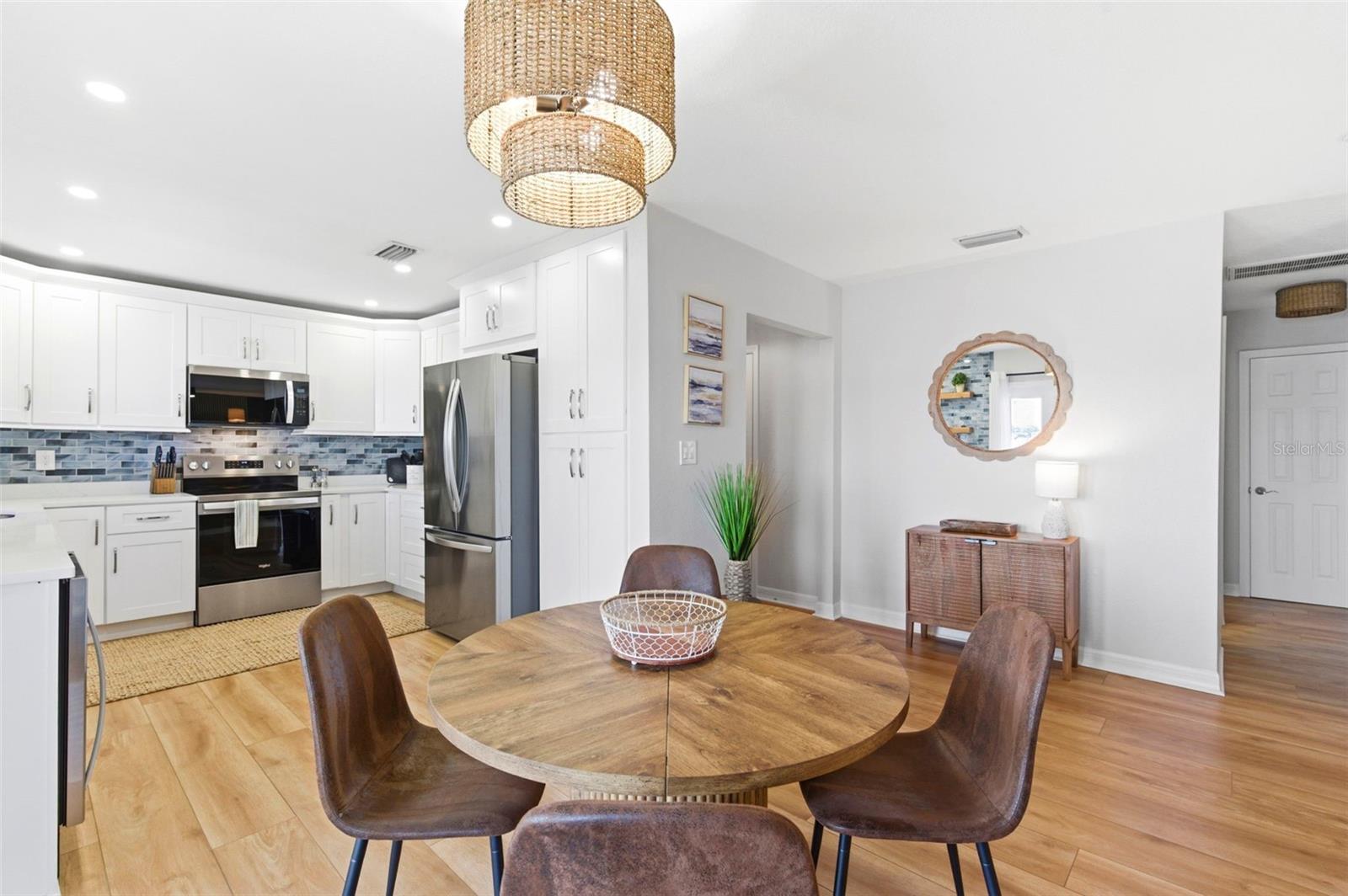 Image 14 of 67 For 201 Pompano Drive Se C Furnishe