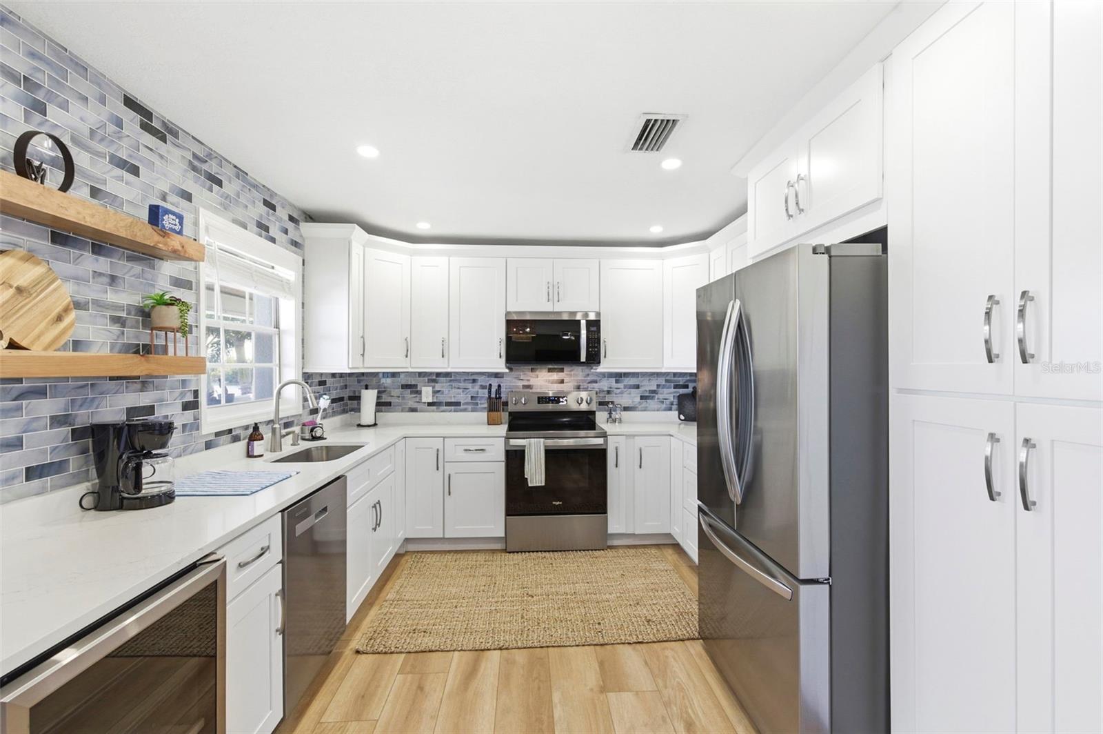 Image 6 of 67 For 201 Pompano Drive Se C Furnishe