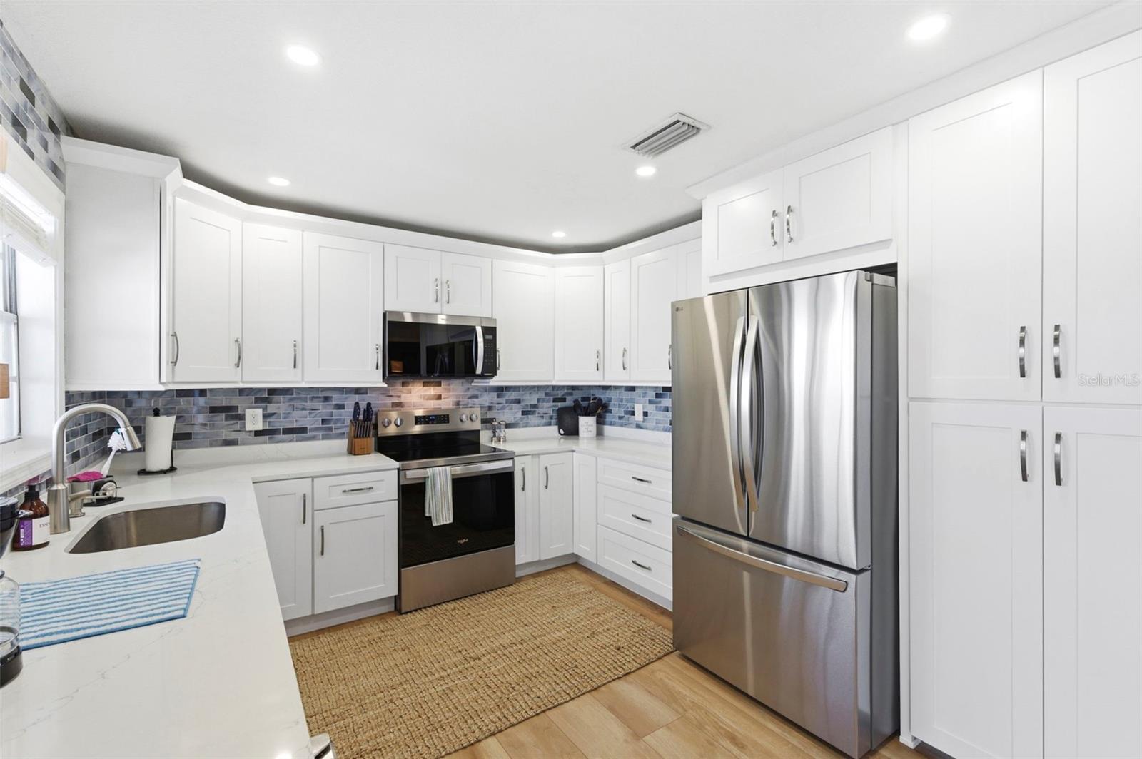 Image 7 of 67 For 201 Pompano Drive Se C Furnishe