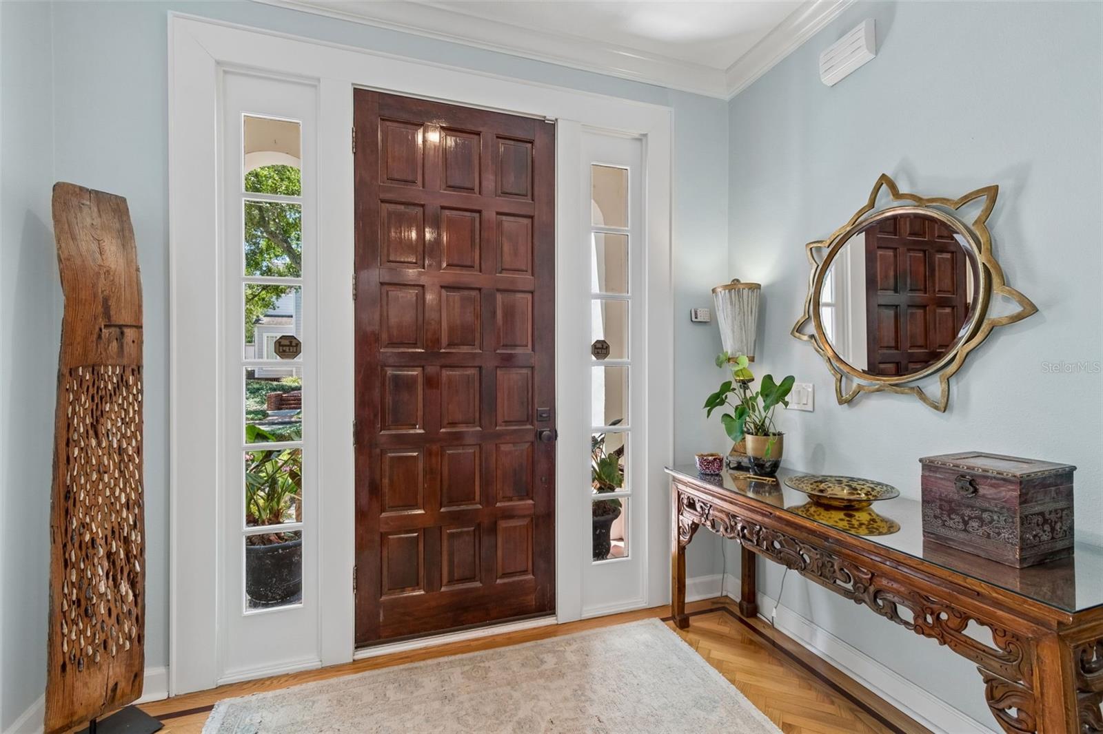 Listing photo id 8 for 2941 Bayshore Court