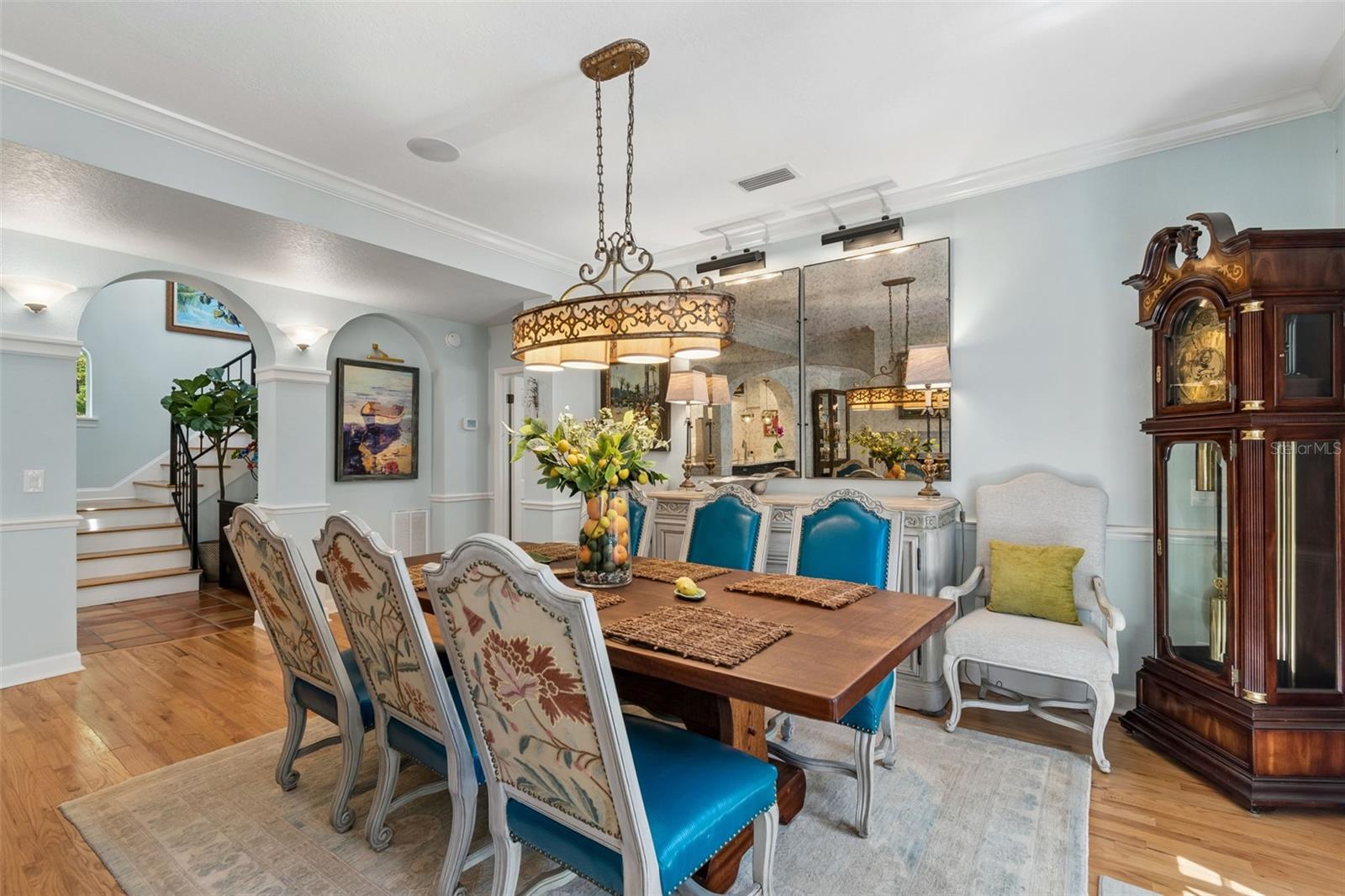 Listing photo id 9 for 2941 Bayshore Court
