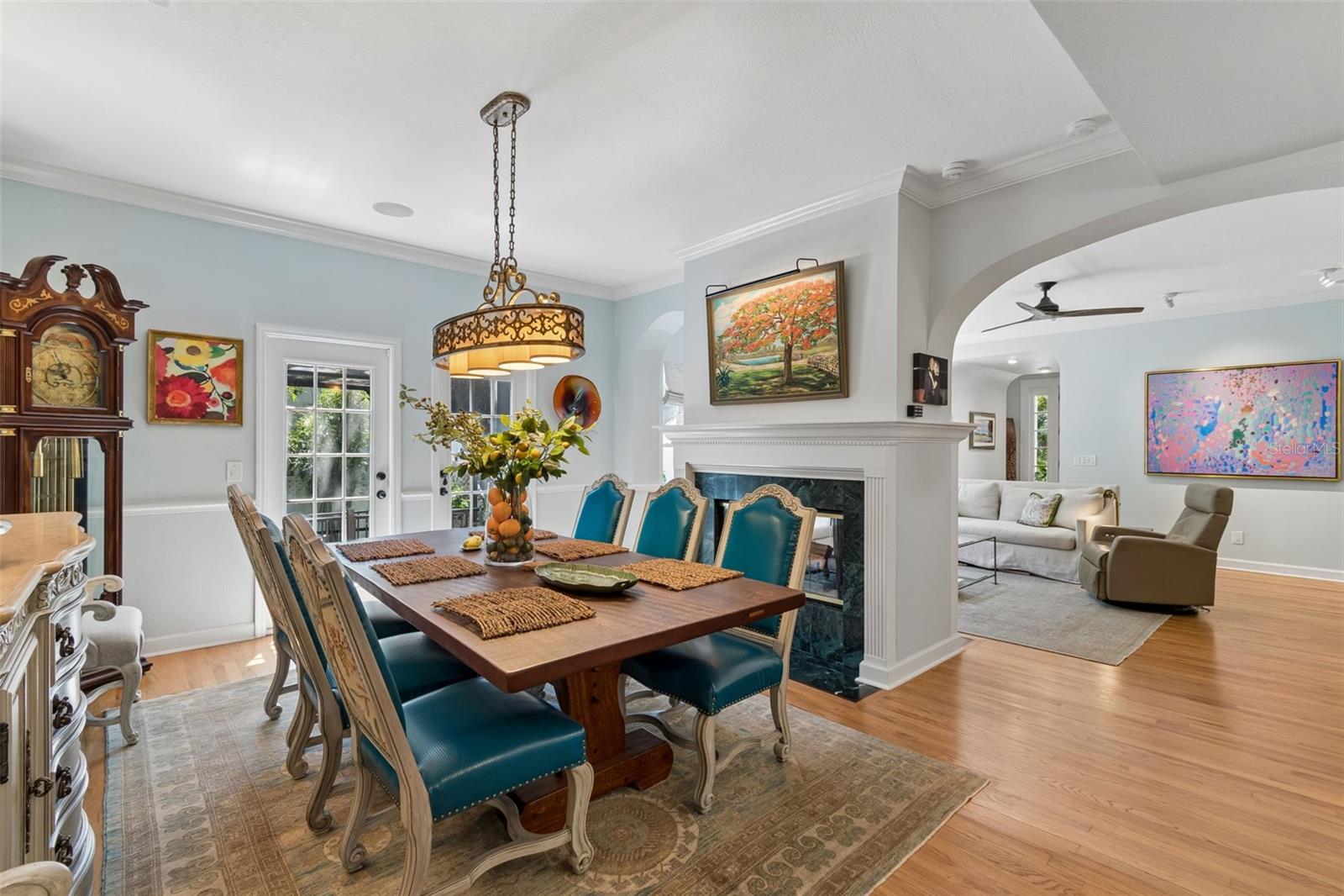 Listing photo id 11 for 2941 Bayshore Court