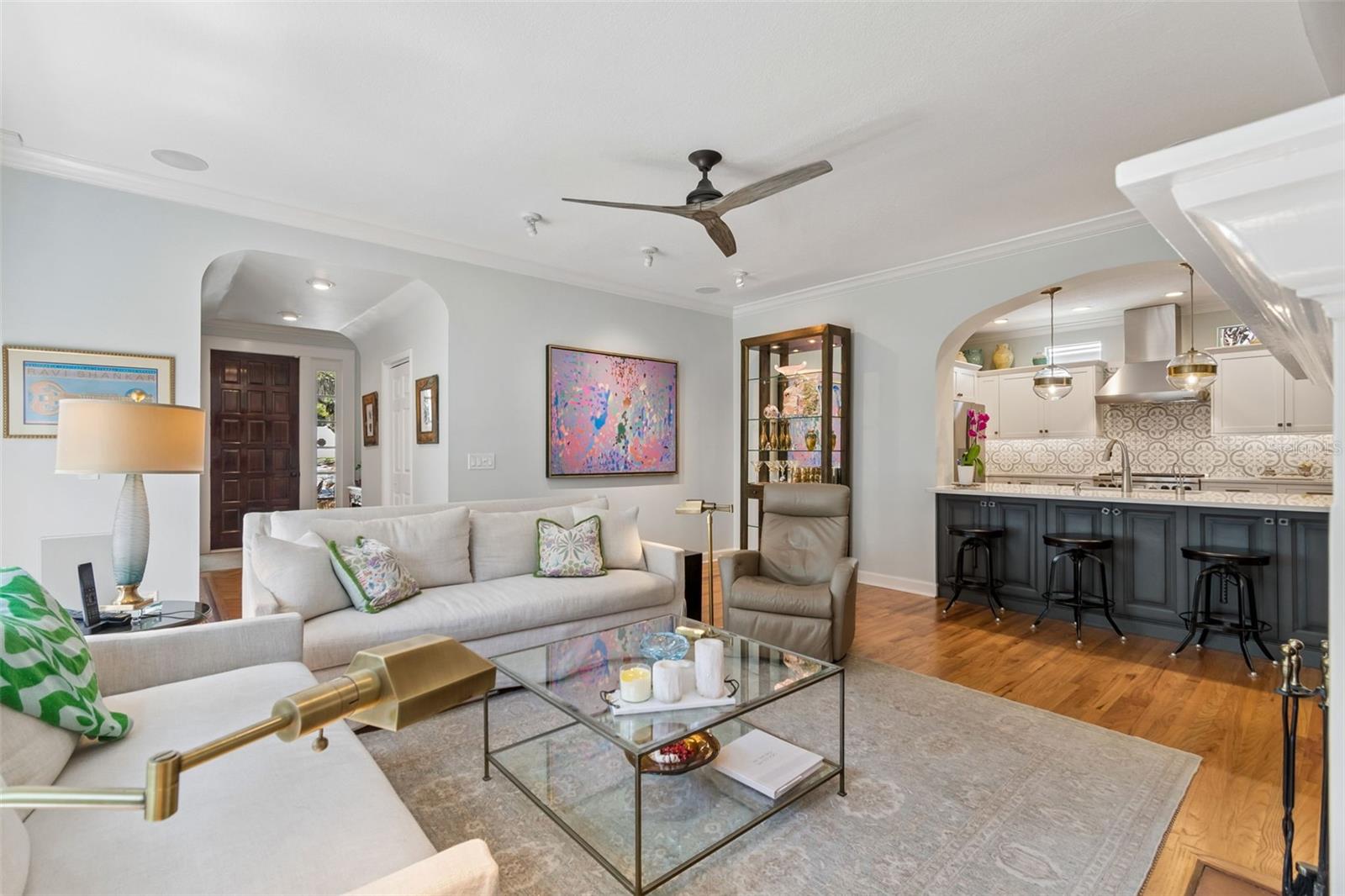 Listing photo id 13 for 2941 Bayshore Court