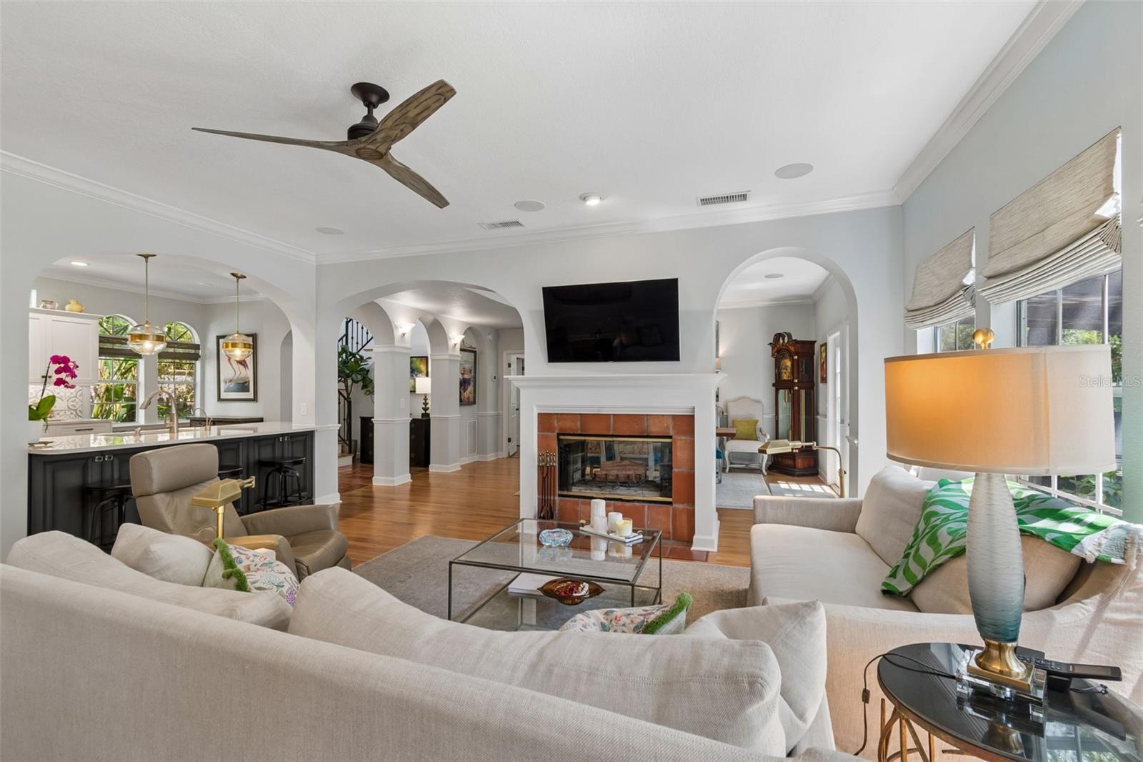 Listing photo id 14 for 2941 Bayshore Court