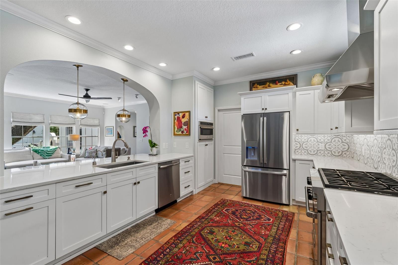 Listing photo id 15 for 2941 Bayshore Court