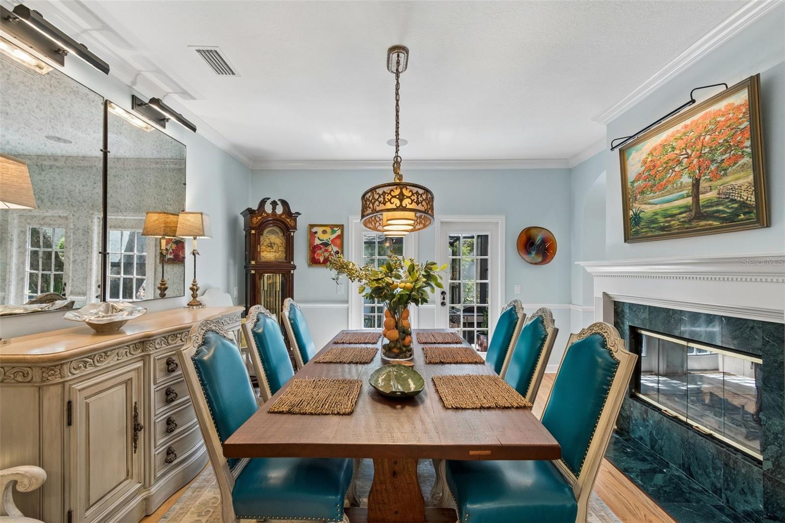 Listing photo id 0 for 2941 Bayshore Court