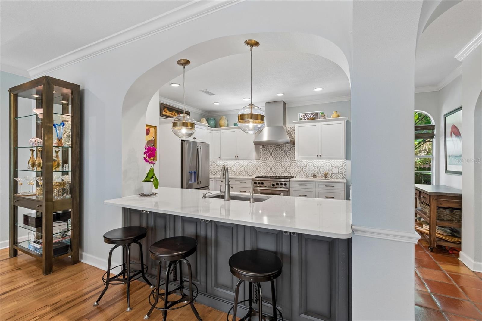 Listing photo id 19 for 2941 Bayshore Court