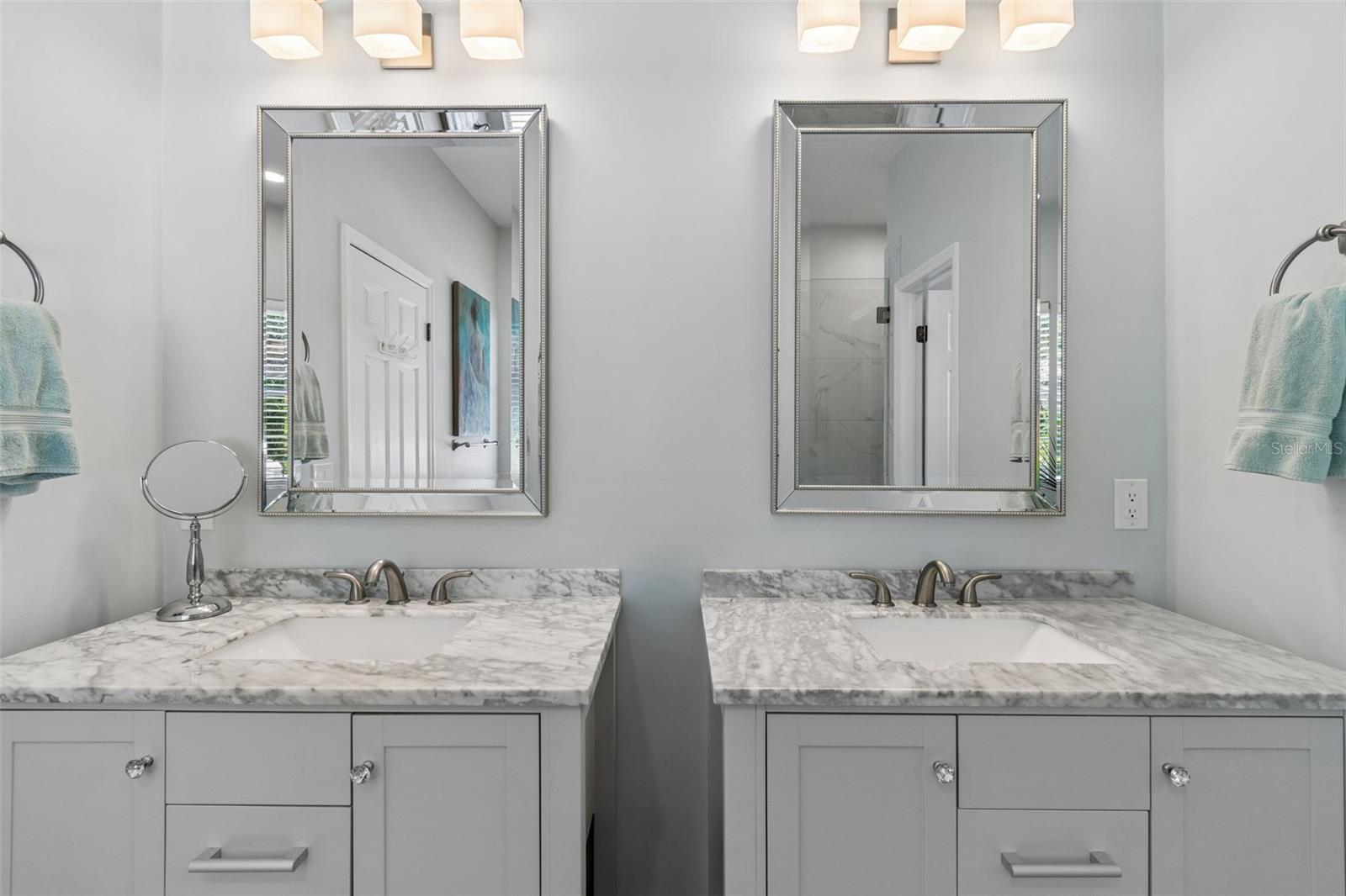 Listing photo id 25 for 2941 Bayshore Court