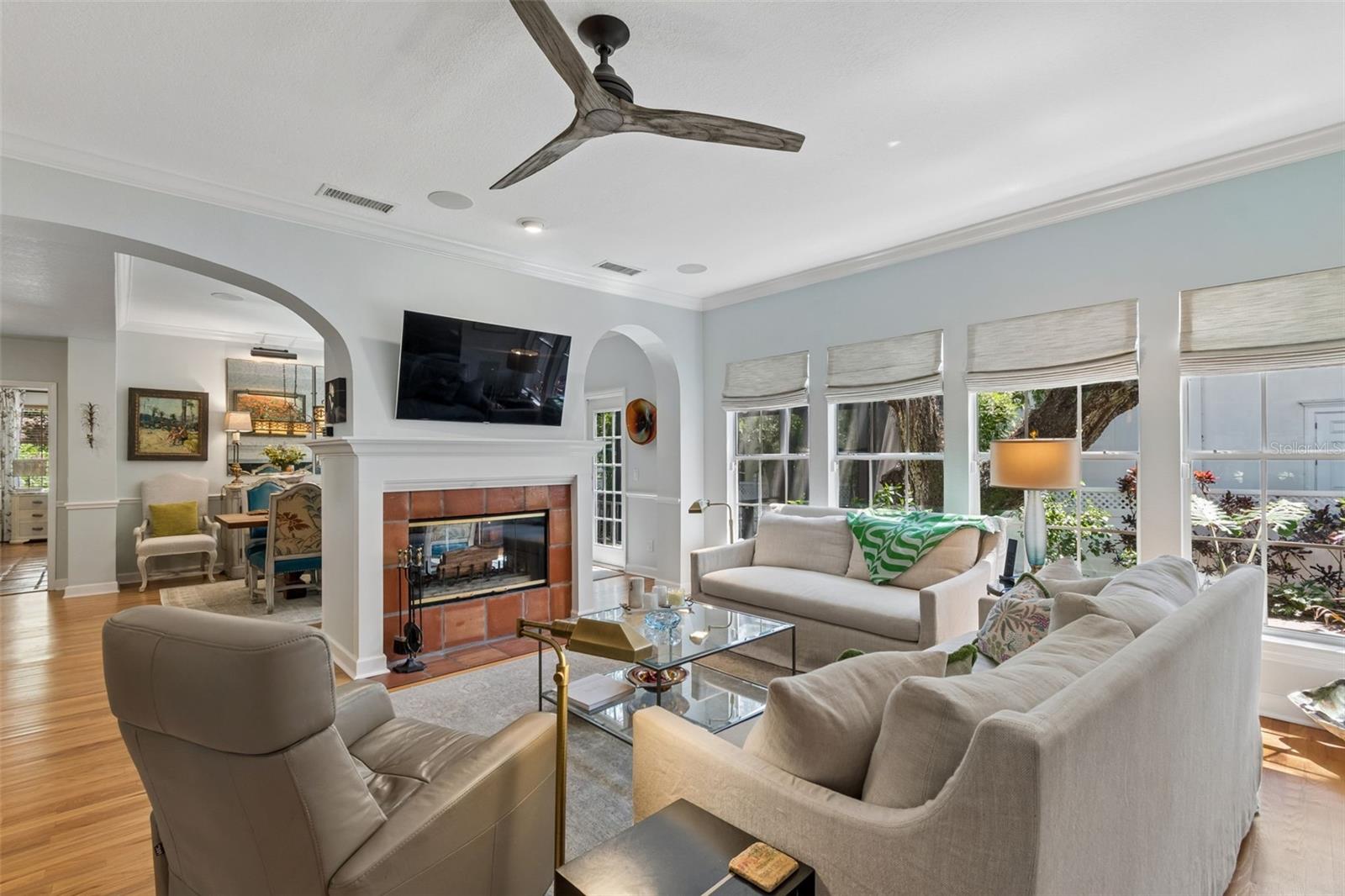 Listing photo id 1 for 2941 Bayshore Court
