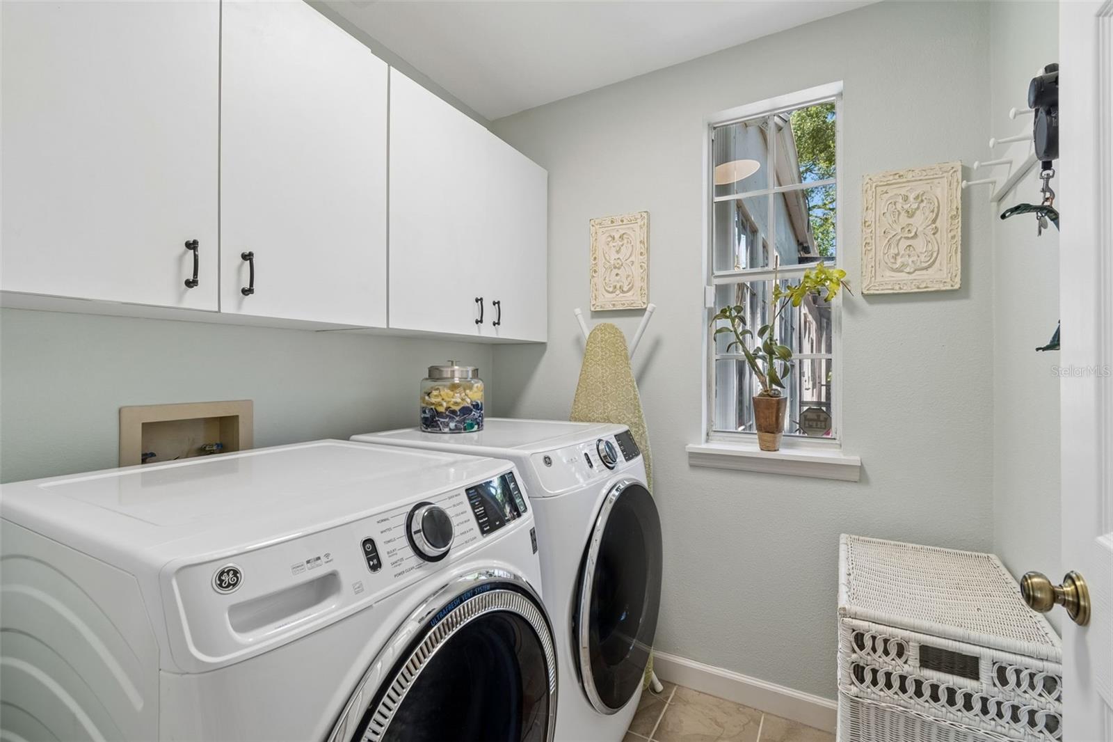 Listing photo id 33 for 2941 Bayshore Court