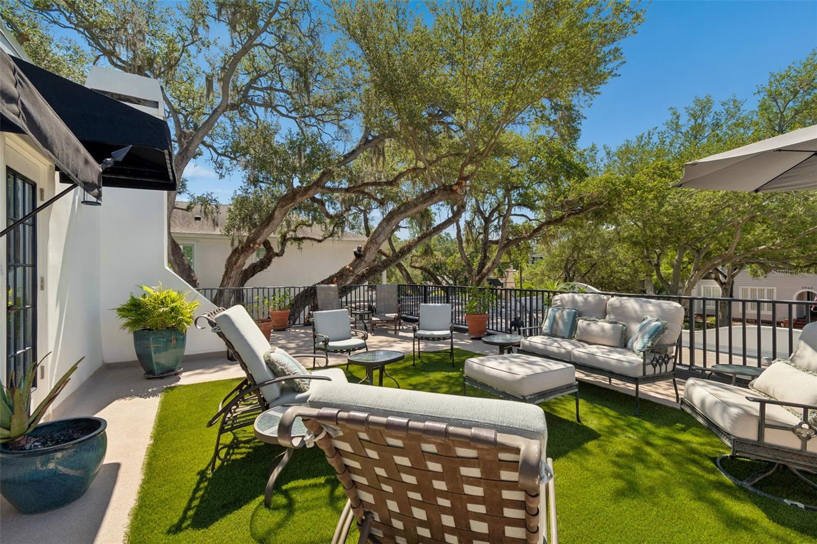 Listing photo id 34 for 2941 Bayshore Court