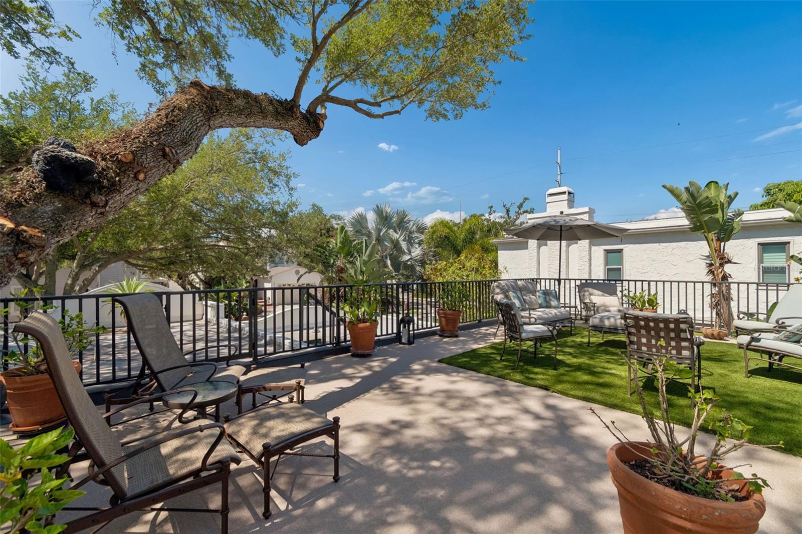 Listing photo id 35 for 2941 Bayshore Court