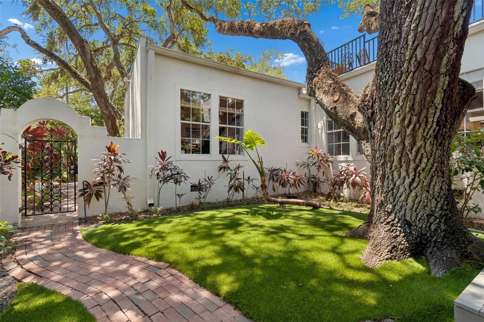 Listing photo id 40 for 2941 Bayshore Court