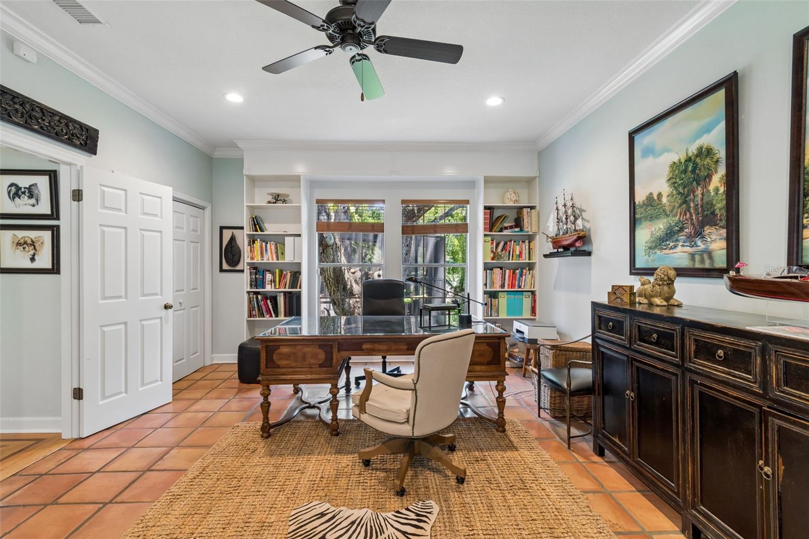 Listing photo id 3 for 2941 Bayshore Court