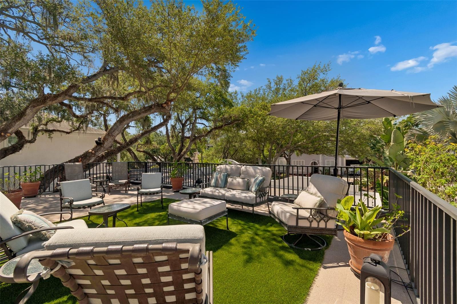Listing photo id 4 for 2941 Bayshore Court