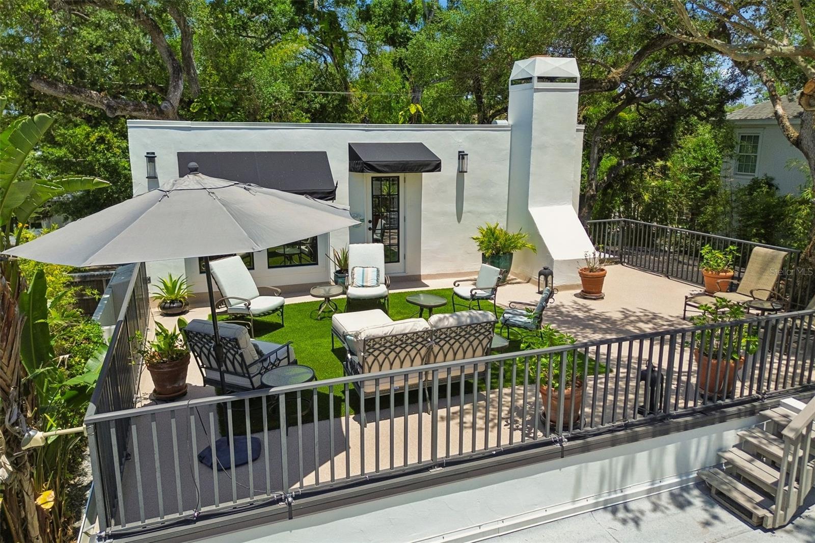 Listing photo id 5 for 2941 Bayshore Court