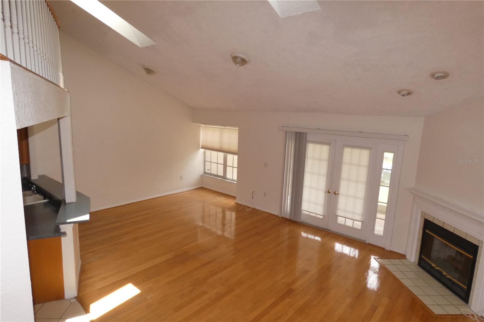 Image 9 of 22 For 617 Segovia Court Ne
