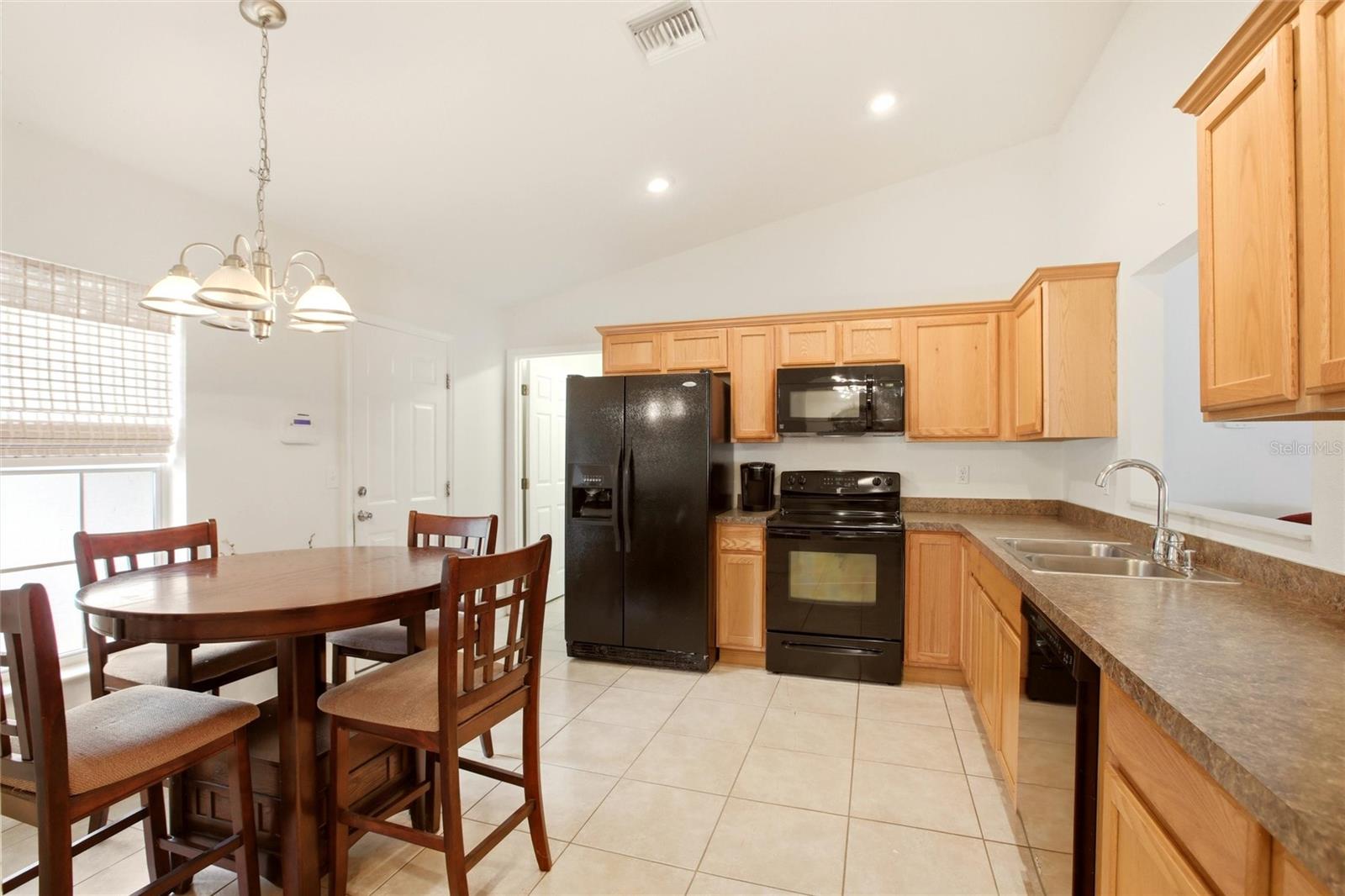 Image 10 of 46 For 1427 Crossview Street