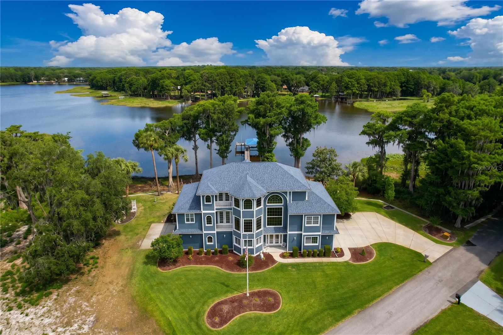 Image 4 of 100 For 1360 Waterview Drive