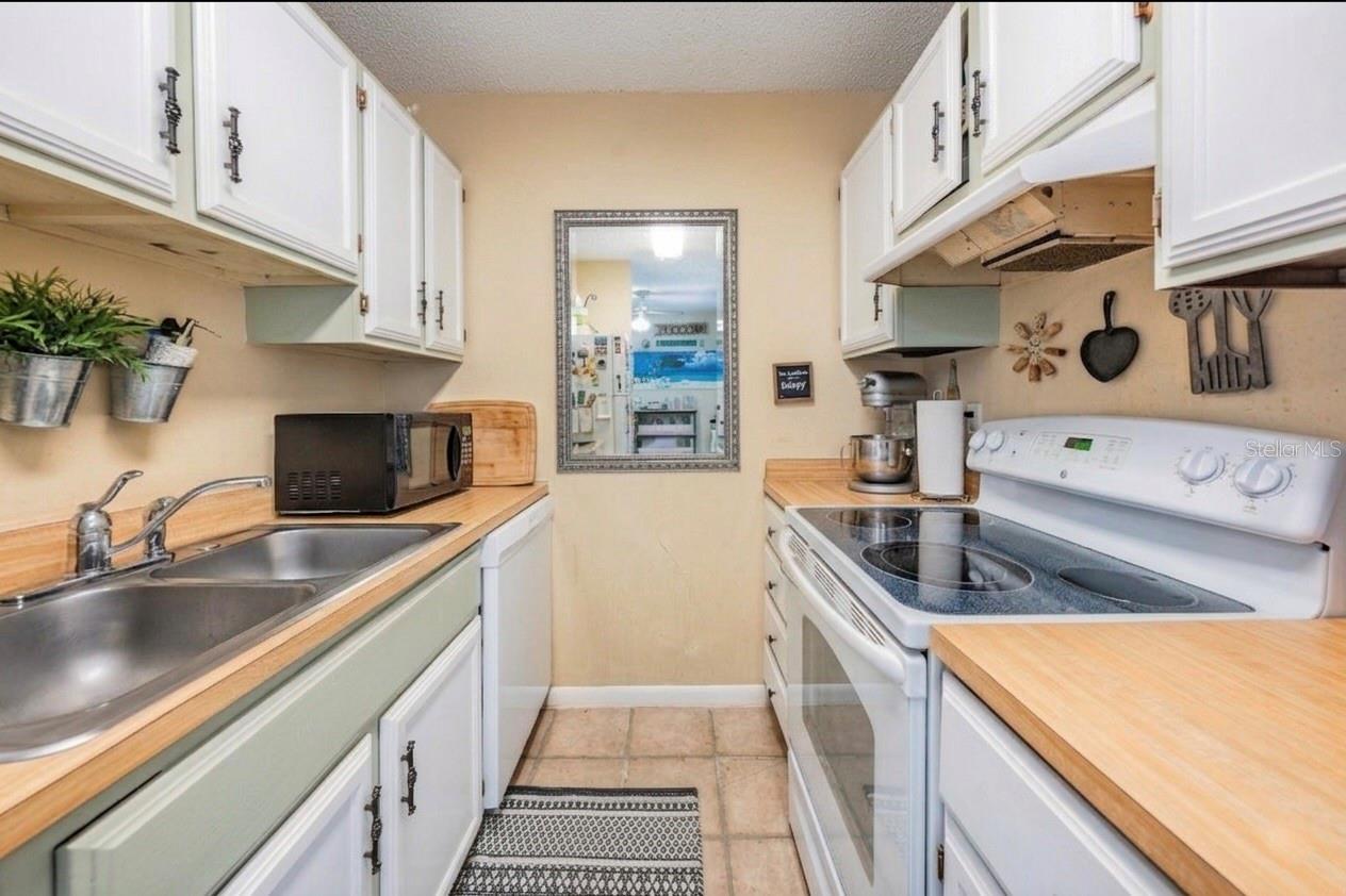 Image 13 of 38 For 2109 De Leon Street