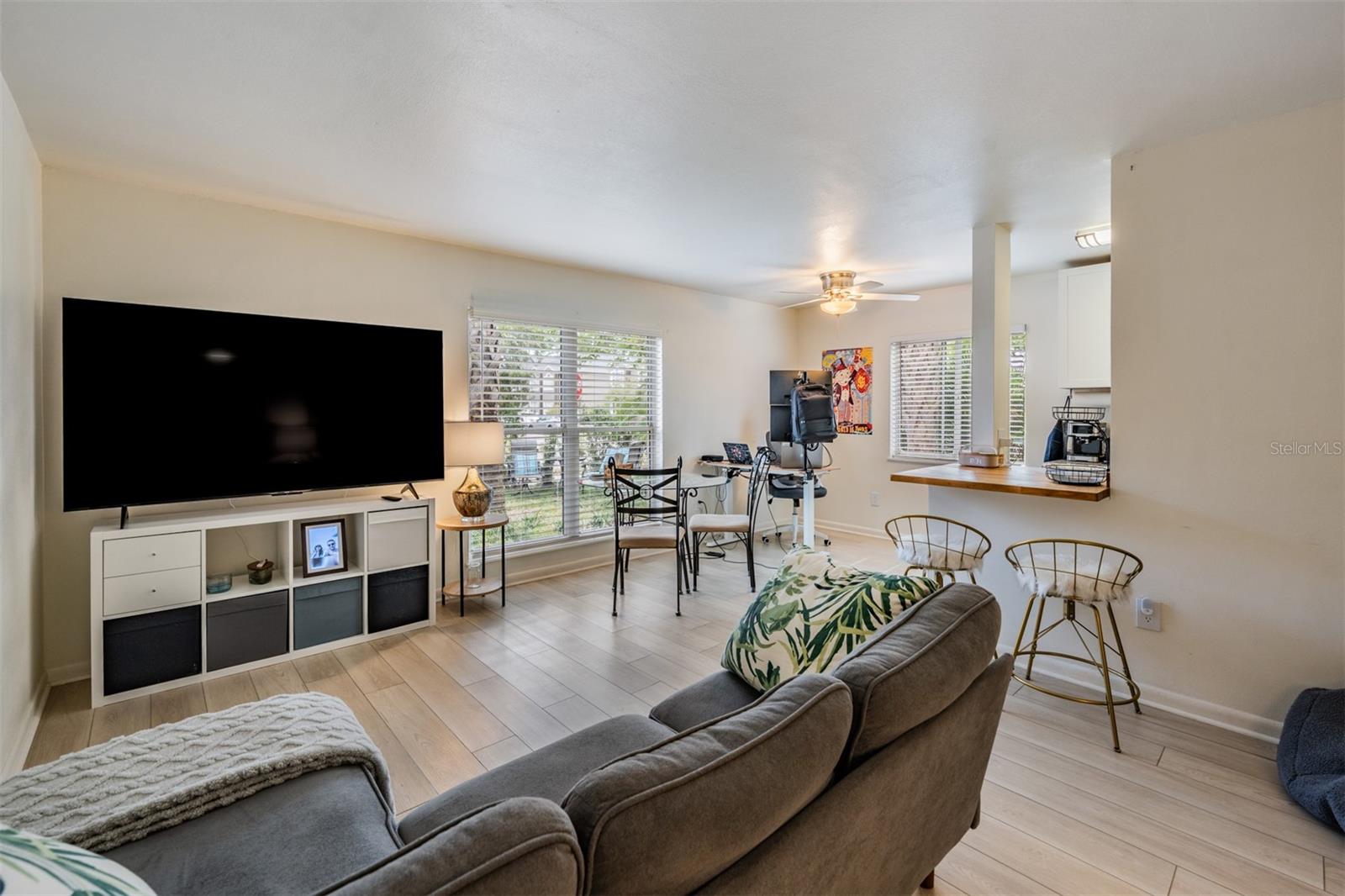 Image 3 of 38 For 2109 De Leon Street